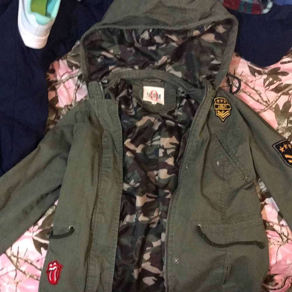 Army green light jacket.